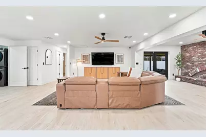6241 Tanglewood Drive NE, Saint Petersburg, FL 33702 - Photo 8
