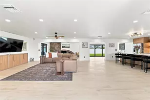 6241 Tanglewood Dr NE, Saint Petersburg, FL 33702 - Photo 4