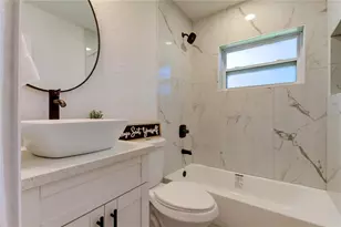 10932 Village Green Ave, Seminole, FL 33772 - Photo 20