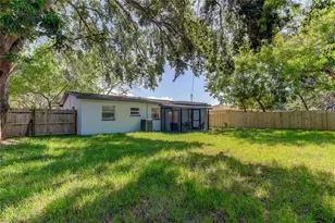 10932 Village Green Ave, Seminole, FL 33772 - Photo 30
