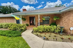 411 Summit Chase Dr, Valrico, FL 33594 - Photo 2
