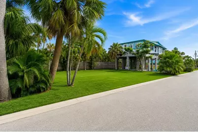 131 86th Terrace, Saint Petersburg, FL 33706 - Photo 4