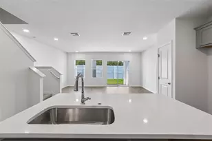 34563 Turpins Ave, Zephyrhills, FL 33541 - Photo 4
