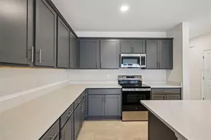 6848 Holcombe Down Dr, Zephyrhills, FL 33541 - Photo 6