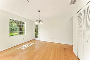11805 Skylake Pl, Tampa, FL 33617 - Photo 14