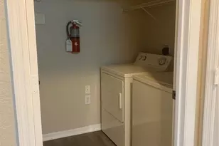 10105 Courtney Oaks Cir, Tampa, FL 33619 - Photo 18