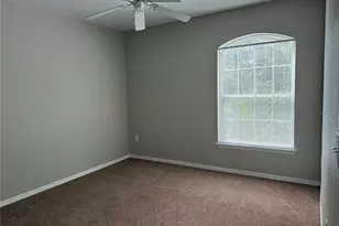 10105 Courtney Oaks Cir, Tampa, FL 33619 - Photo 12