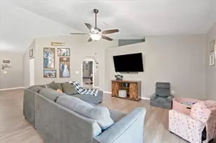 12327 Millington Ave, Weeki Wachee, FL 34614 - Photo 30