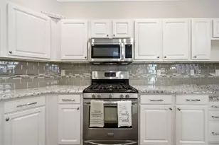 10212 Newington Pl, Tampa, FL 33626 - Photo 12