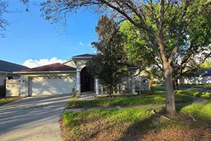1810 Greystone Heights Dr, Valrico, FL 33594 - Photo 1