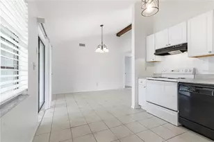 9704 Shalimar Ct, Tampa, FL 33615 - Photo 16
