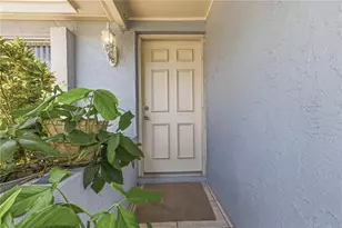 9704 Shalimar Ct, Tampa, FL 33615 - Photo 6