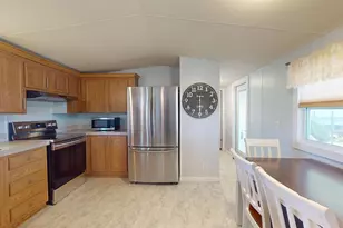 10728 Poplar St NE, Saint Petersburg, FL 33716 - Photo 8
