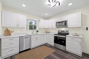 9402 N 12th St, Tampa, FL 33612 - Photo 2