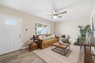 2327 W Knollwood Pl, Tampa, FL 33604 - Photo 4