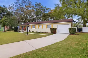 2327 W Knollwood Pl, Tampa, FL 33604 - Photo 2
