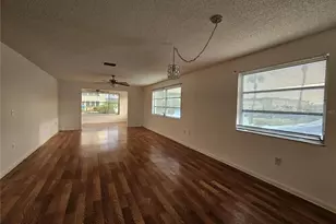 2850 59th Street S, Saint Petersburg, FL 33707 - Photo 4