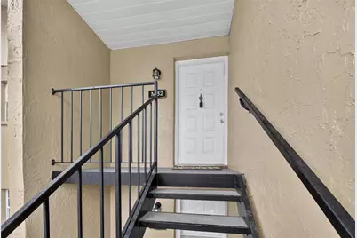 3812 N Oak Drive #M32, Tampa, FL 33611 - Photo 2