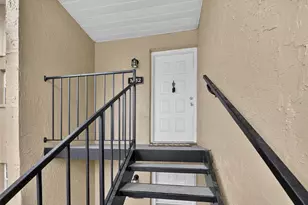 3812 N Oak Dr, Tampa, FL 33611 - Photo 2
