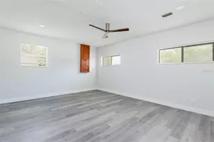 902 Shangri La Dr, Seffner, FL 33584 - Photo 8