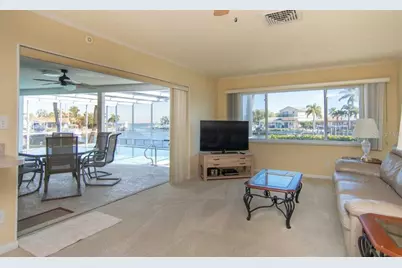 2096 Massachusetts Avenue NE, Saint Petersburg, FL 33703 - Photo 22