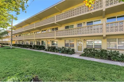 1051 79th Avenue N #105, Saint Petersburg, FL 33702 - Photo 2