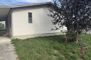 36118 Zinnia Ave, Zephyrhills, FL 33541 - Photo 2