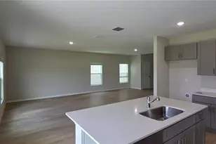 36645 Sagemoor Dr, Zephyrhills, FL 33541 - Photo 12