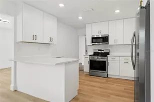 1421 26th Ave S, Saint Petersburg, FL 33705 - Photo 8