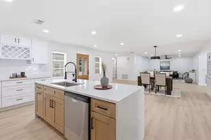 5106 Oakhaven Ln, Tampa, FL 33617 - Photo 8