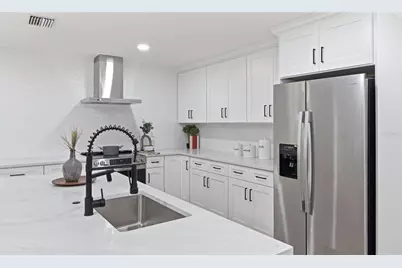 5106 Oakhaven Lane, Tampa, FL 33617 - Photo 10