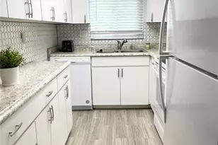 5880 38th Ave N, Saint Petersburg, FL 33710 - Photo 8