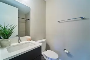 136 8th St N, Saint Petersburg, FL 33701 - Photo 12