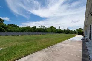 295 Boca Ciega Point Blvd N, Saint Petersburg, FL 33708 - Photo 44