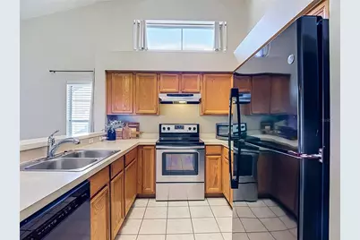 28726 Creekwood Drive, Wesley Chapel, FL 33545 - Photo 4