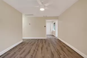 2525 21st St S, Saint Petersburg, FL 33712 - Photo 10