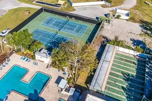 5925 Terrace Park Dr N, Saint Petersburg, FL 33709 - Photo 6