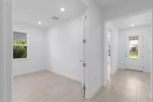26724 Sandy Breeze Dr, Englewood, FL 34223 - Photo 12