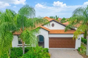 16817 Whisper Elm St, Wimauma, FL 33598 - Photo 2