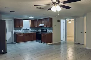 5323 Satsuma Dr, Zephyrhills, FL 33542 - Photo 12
