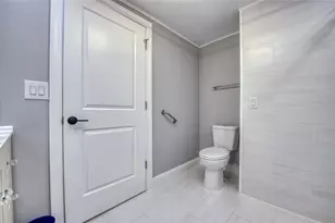 407 Dolphin Dr S, Oldsmar, FL 34677 - Photo 22