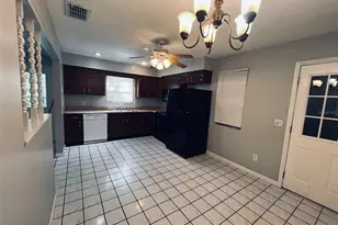 39648 Meadowood Loop, Zephyrhills, FL 33542 - Photo 6