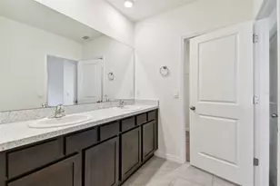 2880 Evergreen Elm Pass, Wesley Chapel, FL 33543 - Photo 32