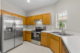 12948 Kings Crossing Dr, Gibsonton, FL 33534 - Photo 4