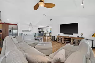 113 7th St E, Saint Petersburg, FL 33715 - Photo 12
