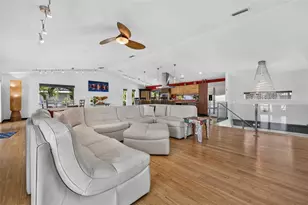 113 7th St E, Saint Petersburg, FL 33715 - Photo 14