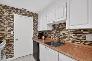 13405 Arbor Pointe Cir, Tampa, FL 33617 - Photo 8