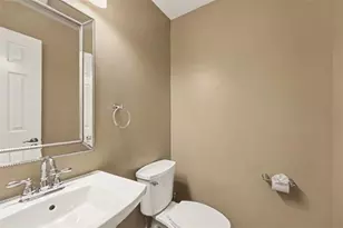 1683 Watermark Cir NE, Saint Petersburg, FL 33702 - Photo 12