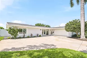 3896 42nd Ave S, Saint Petersburg, FL 33711 - Photo 2