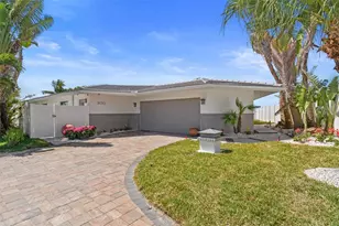 11050 7th St E, Treasure Island, FL 33706 - Photo 2